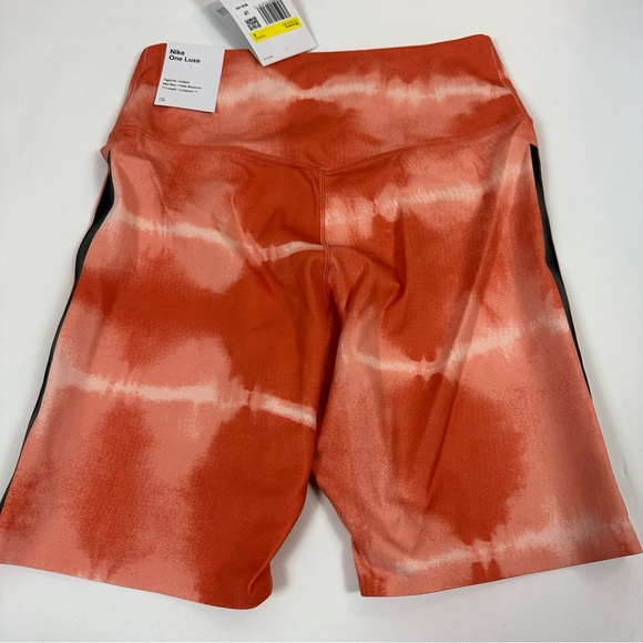 Nike One Luxe Dri-Fit Biker Shorts - Picture 2 of 4